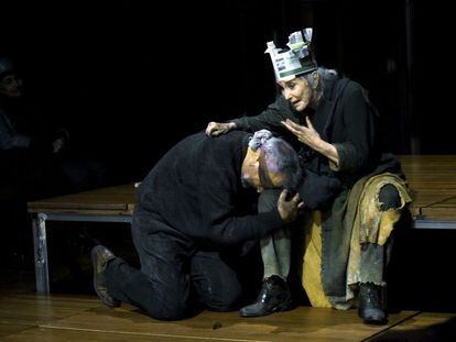 N&uacute;ria Espert junto a Jordi Bosch, durante la representaci&oacute;n de &#039;El rei Lear&#039;. 