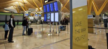 Vista del interior de la terminal T4 del aeropuerto de Barajas, Madrid