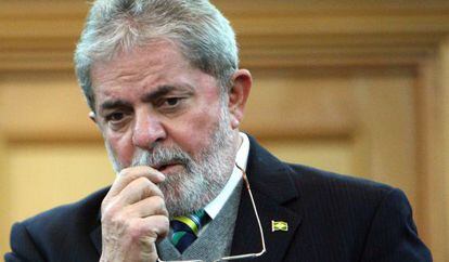 Lula da Silva, escucha una conferencia en la reuni&oacute;n del G-20. 