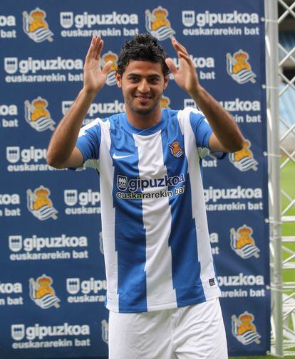 La presentación de Vela como nuevo jugador de la Real Sociedad en 2011. 