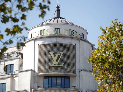 Tienda de Louis Vuitton en los Campos Elíseos en París, el pasado día 18.