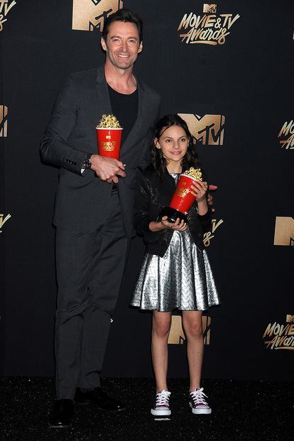 Hugh Jackman y la pequeña actriz hispano-británica Dafne Keen, conocida por su papel en Logan.