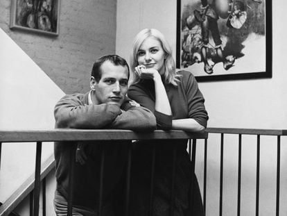 Paul Newman y and Joanne Woodward en su apartamento de Greenwich Village, Nueva York, en 1961.