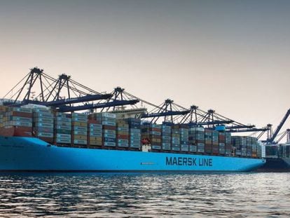 Portacontenedores de Maersk y CMA CGM en el puerto de Algeciras.