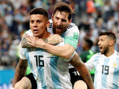 Messi celebra con Rojo el gol que dio el triunfo a Argentina. En vídeo, declaraciones de Messi tras el partido.