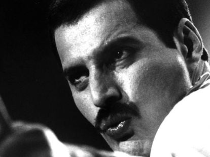 Freddie Mercury cantante del grupo Queen durante una actuación en Madrid.