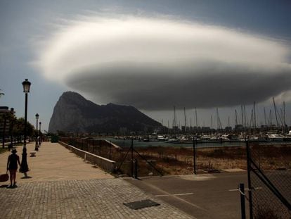El Peñón de Gibraltar, visto desde el lado español de la verja, en una imagen de archivo.