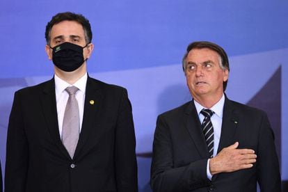 Bolsonaro el 14 de septiembre en una ceremonia en Brasilia junto al presidente del Senado,  Rodrigo Pacheco.