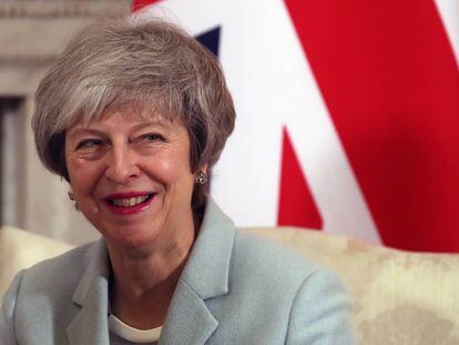 La primera ministra de Reino Unido, Theresa May, este lunes en su residencia de Downing Street.