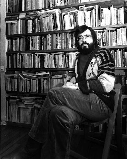 El escritor Julián Ríos, en una imagen de 1984.
