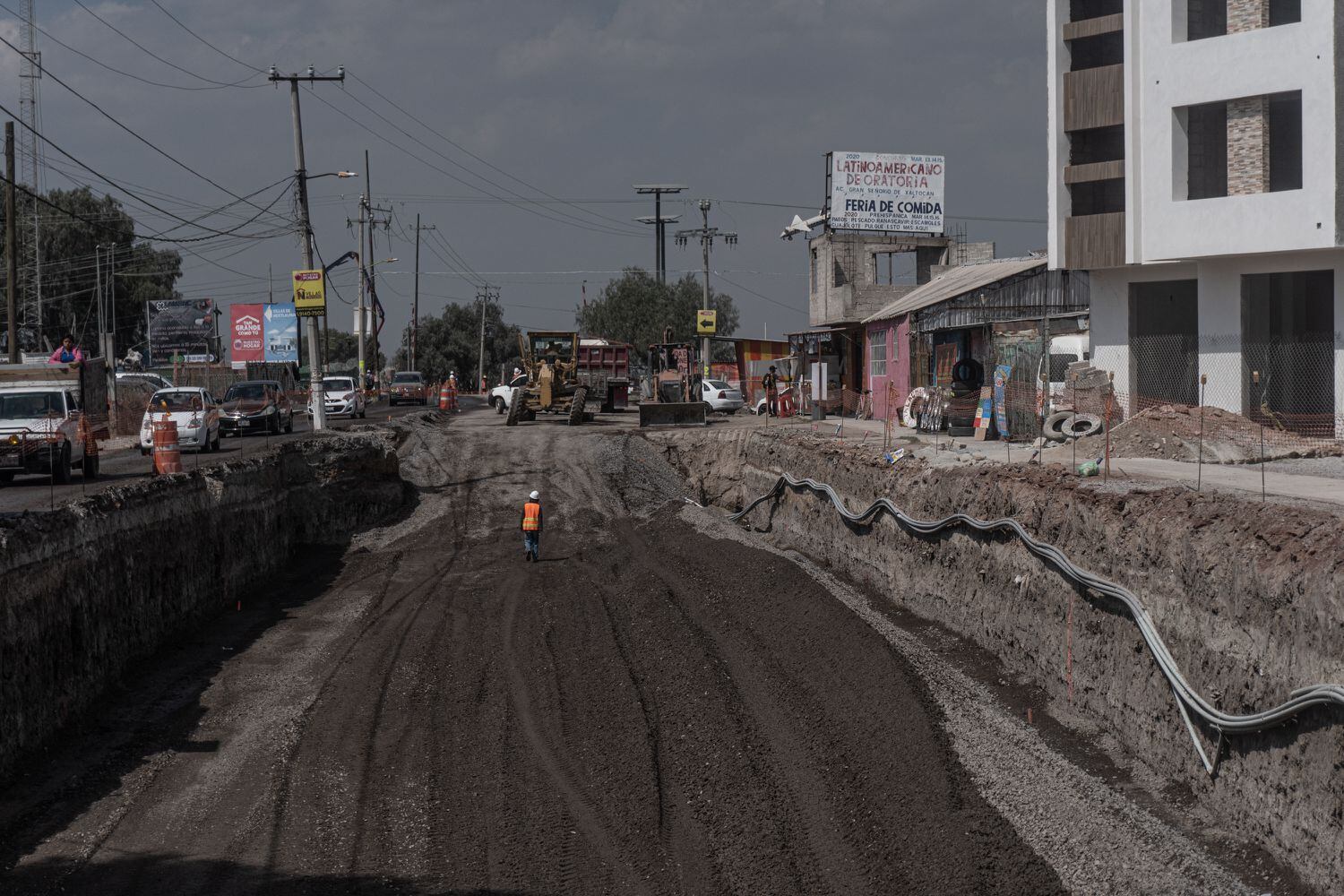 Obras en la calle principal de San Miguel Xaltocan, este jueves.