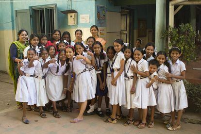 La ONG Jan Sikshan Sansthan (JSS), que ha establecido proyectos multisectoriales combinando educación y otros ámbitos, cuenta con más de 50.000 miembros, de los cuales el 90% son mujeres entre 15 y 50 años.