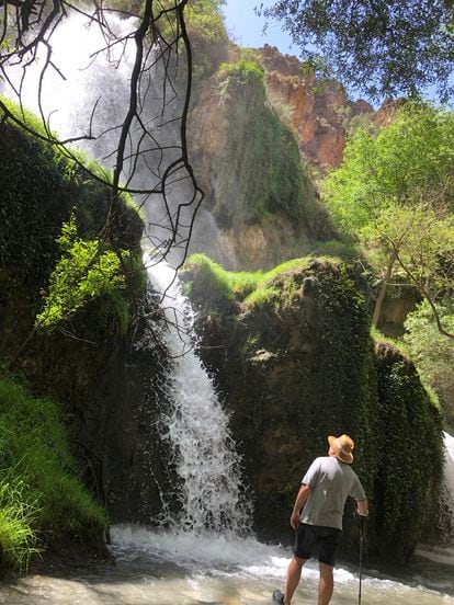 Una cascada en un tramo de la Ruta de los Bolos, en Dúrcal (Granada).