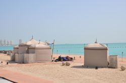 Playa de Katara, con jaimas que se pueden alquilar.