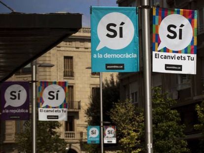 Carteles a favor de la independencia en Sabadell.