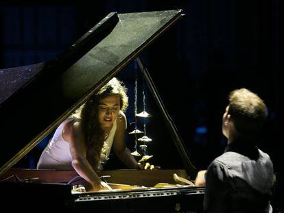 Sílvia Pérez Cruz i el pianista Marco Mezquida, durant el seu concert a Peralada.