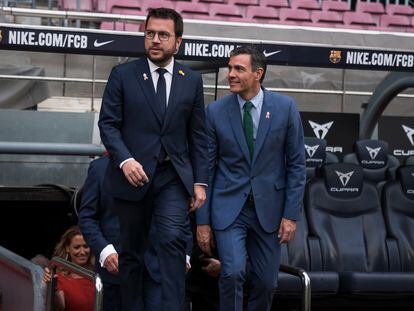 El presidente del Gobierno, Pedro Snchez, y el de la Generalitat, Pere Aragons, se encuentran en la Cena Anual de Pimec en el Camp Nou.