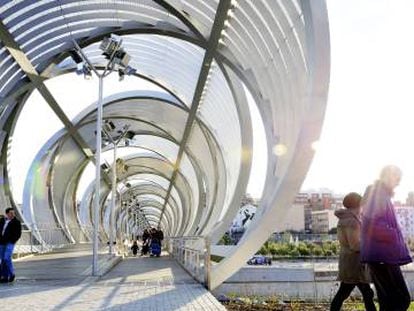 Puente de Dominique Perrault en Madrid Río.
