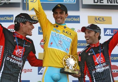 Contador, en el podio junto a Valverde y Luis León Sánchez