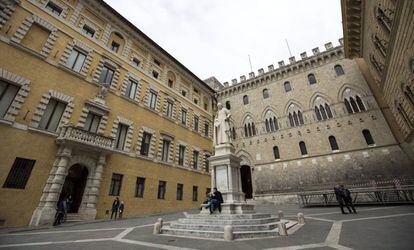 Fachada de la sede de la italiana Banca Monte dei Paschi di Siena.