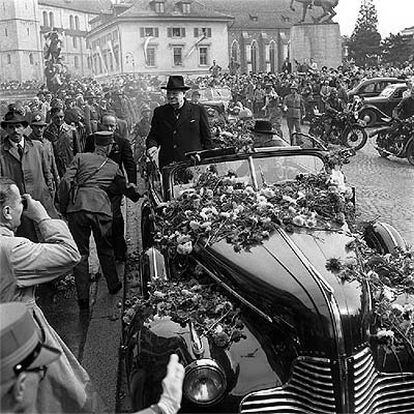 Winston Churchill, líder de la oposición conservadora británica, es recibido en Zúrich el 19 de septiembre de 1946, donde se pronunció a favor de la unidad de Europa.