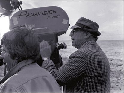 Billy Wilder rodando una parte de 'Fedora' en Cherbourg, Francia, en agosto de 1977.