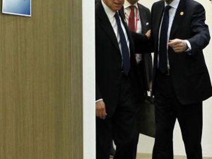 Rajoy junto al Primer Ministro italiano tras la reunión en Seúl.