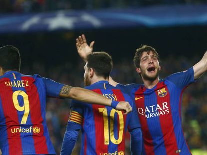 Sergi Roberto, celebra el gol de la remontada junto a Messi y Suárez.