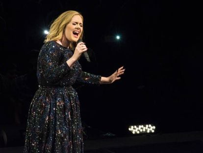 Adele durante el concierto que ofreci&oacute; en Lisboa este s&aacute;bado 21 de mayo.   