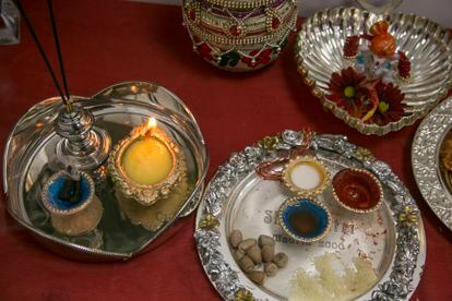 Las ofrendas a los dioses hindúes, durante el Diwali.