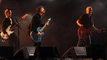 Foo Fighters tocando con Dave Grohl.