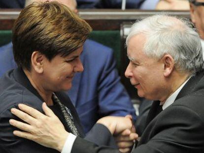 Jaroslaw Kaczynski y Beata Szydlo, en el Parlamento.