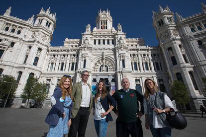 De izquierda a derecha: María del Mar Ruiz, del partido Por un Mundo Más Justo; Juan Magin, de Madrid Inteligente; María Eugenia Galán, de UPyD; José Luis Corral, del Movimiento Católico Español, y Begoña del Arco, de Falange Española.