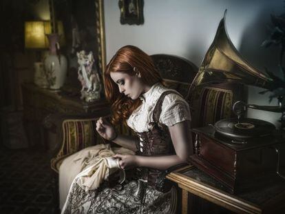 Una de las creaciones de la diseñadora especializada en moda 'steampunk' Alassie.