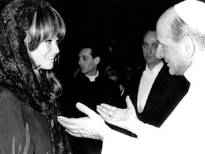 Claudia Cardinale y el papa Pablo VI. 