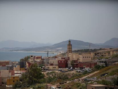 Una panorámica del barrio El Príncipe Alfonso, en Ceuta. Al fondo se puede ver Marruecos.