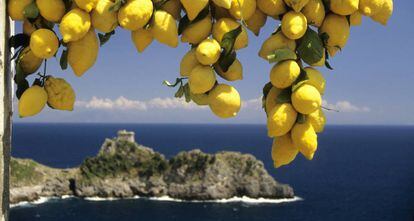Panorámica de la costa amalfitana (Italia).