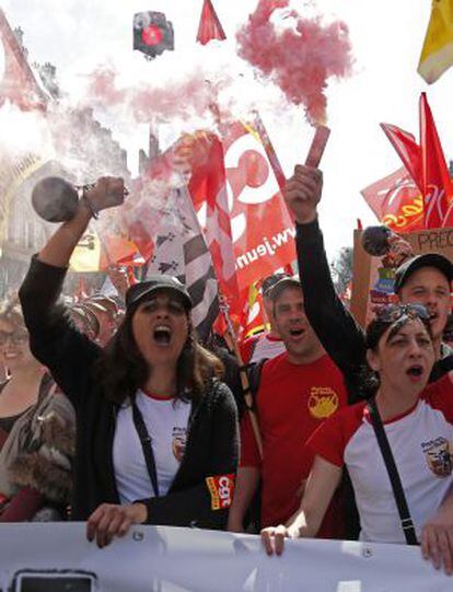 Participantes en la manifestación, este jueves en París.