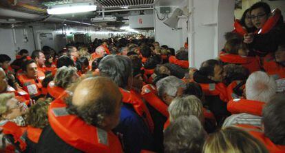 Interior del 'Costa Concordia' durante el naufragio