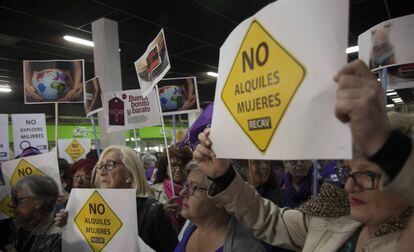 Manifestación contra una feria de agencias de vientres de alquiler en Madrid en 2017. 