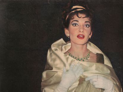 Maria Callas vestida de Tosca en la segunda parte del concierto de París en 1958.