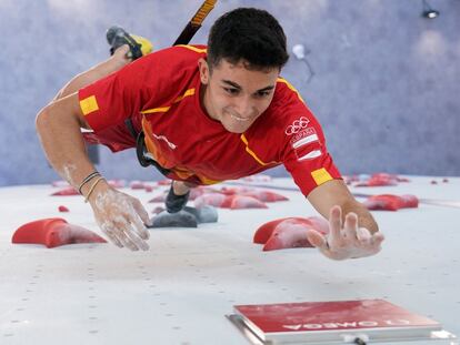 El español Alberto Ginés, que consiguió la medalla de oro en escalada durante los Juegos Olímpicos 2020.