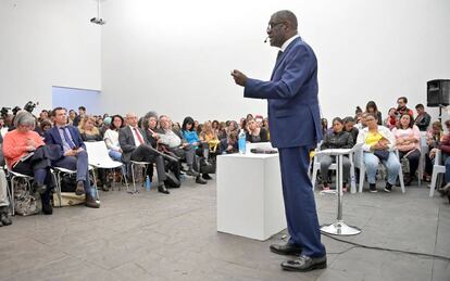 El Nobel de Paz congolés Denis Mukwege visita 'Fragmentos', en Bogotá.