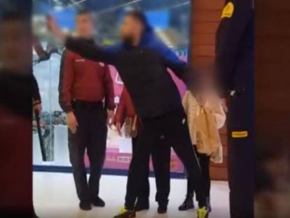 Un hombre agrede con gas pimienta a un vigilante de seguridad en Barcelona