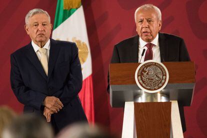 Andrés Manuel López Obrador y Francisco Garduño, en una imagen de archivo.