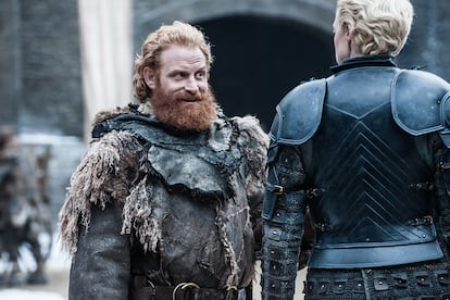 Tormund Matagigantes. 

EN CONTRA: Quizá tantas miradas pueden incomodar a Brienne.
A FAVOR: Respeta su rechazo y simplemente se va a llorar con el Perro, nada de insultos ni de desprecios.