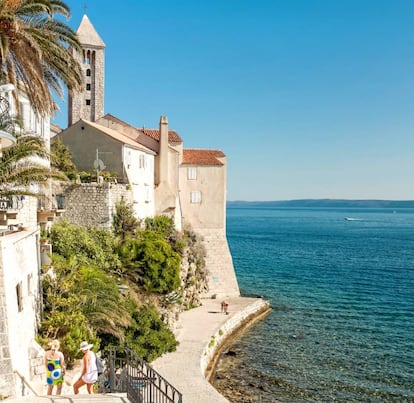 El embarcadero de la isla de Rab (Croacia).