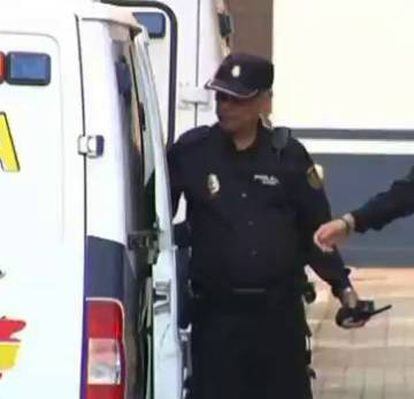 Agentes de la policía, en Huelva.
