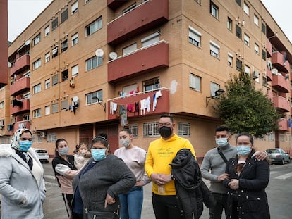 Vecinos del bloque adquirido por la Generalitat Valenciana