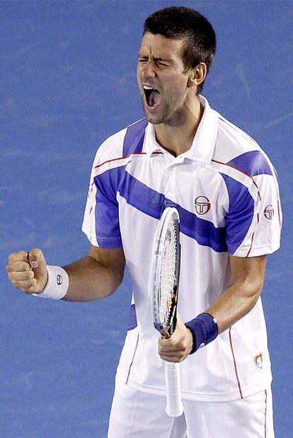 Djokovic festeja su triunfo sobre Murray.
